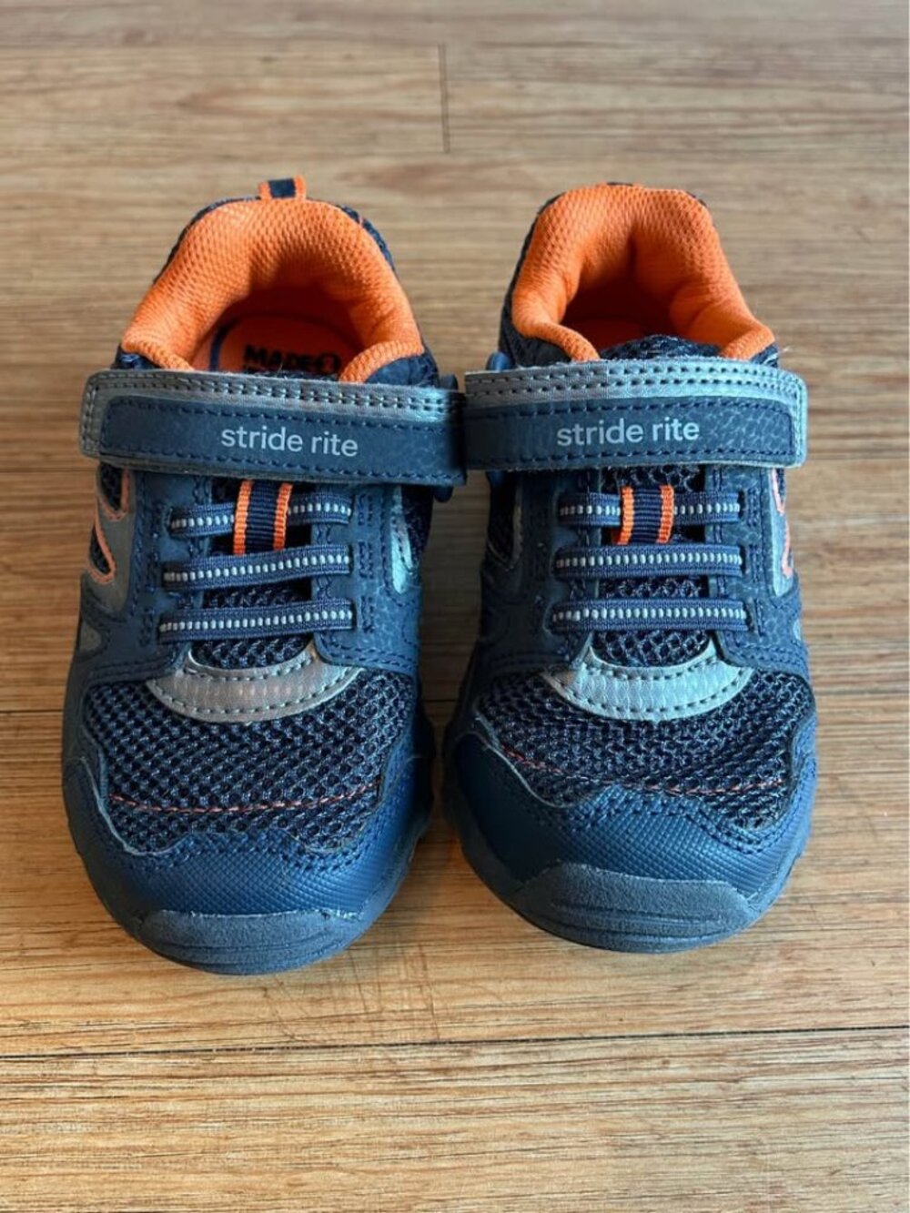 Stride Rite Made2Play Artin Sneakers (size 9)